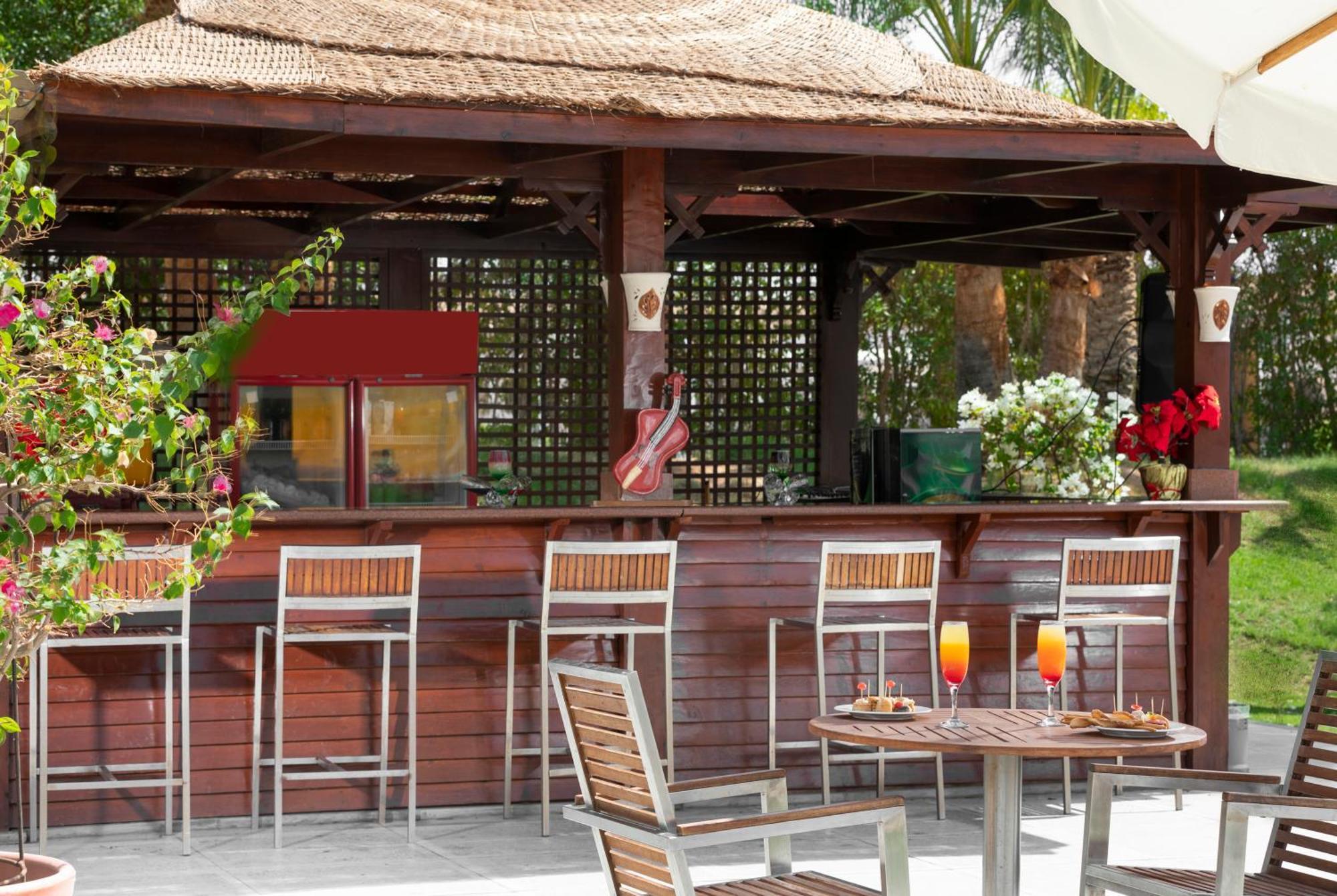 Hotel Xperience Kiroseiz AquaPark Premier-Naama Bay Sharm El-Sheikh Exterior foto The Pool Bar